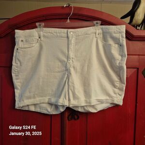 NWOT Levis Straus Size 24 Women's White Denim Shorts Mid Rise Summer Cuff NEW
